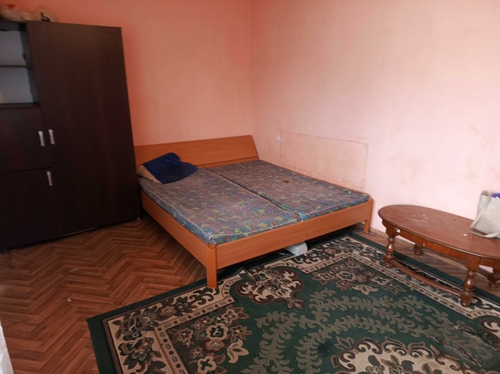 Продаю 5 комнатную квартиру в центре пгт Таирово. - фото 1