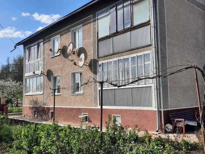 Продам  трьох кімнатну квартиру . - фото 1