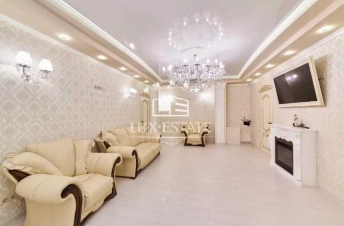Продажа 3-комнатной квартиры в новострое на Холодной Горе - фото 1