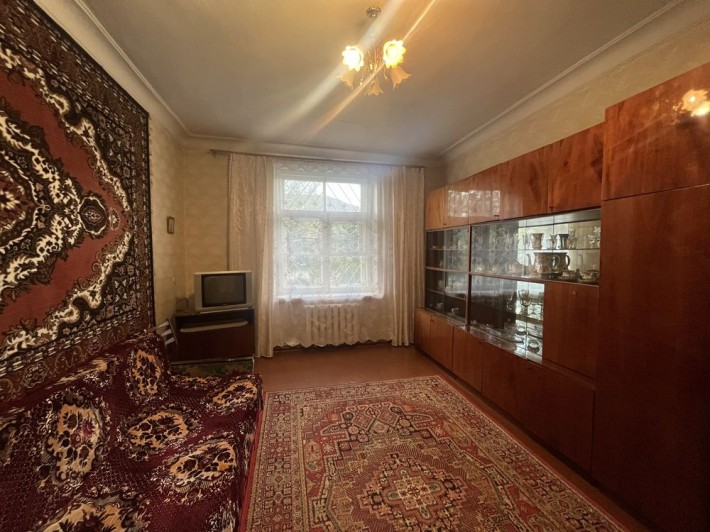 Простора трикімнатна квартира по вул. Космонавтів - фото 1