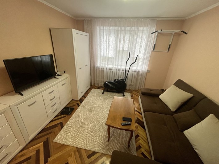 Продам 2 км кв, Львівське шосе Меблі+ техніка, якісний ремонт. - фото 1