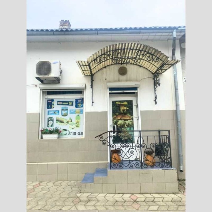 Продається — квартира із магазином у центрі Вижниці - фото 1