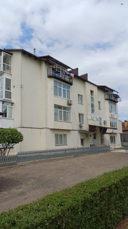 Без%. м.Бровари Продаж 1-ї кв. Вул. Княжицька  39. 2/4 поверхового. - фото 1