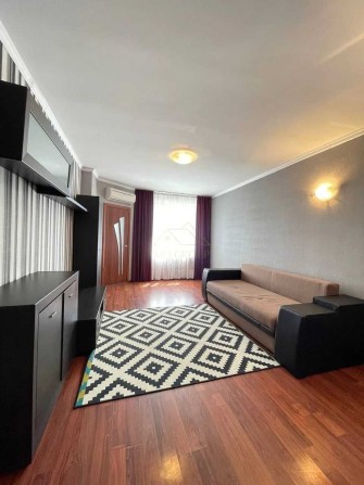 1075$ м2 / Парк / Озеро / 1 кім кв 6 пов. 54м2 з ремонтом та меблями. - фото 1