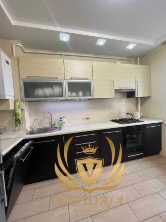Продам 2-кімнатну квартиру в самому центрі міста! - фото 1
