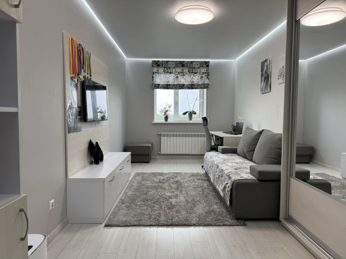 Продаж трикімнатної квартири - фото 1