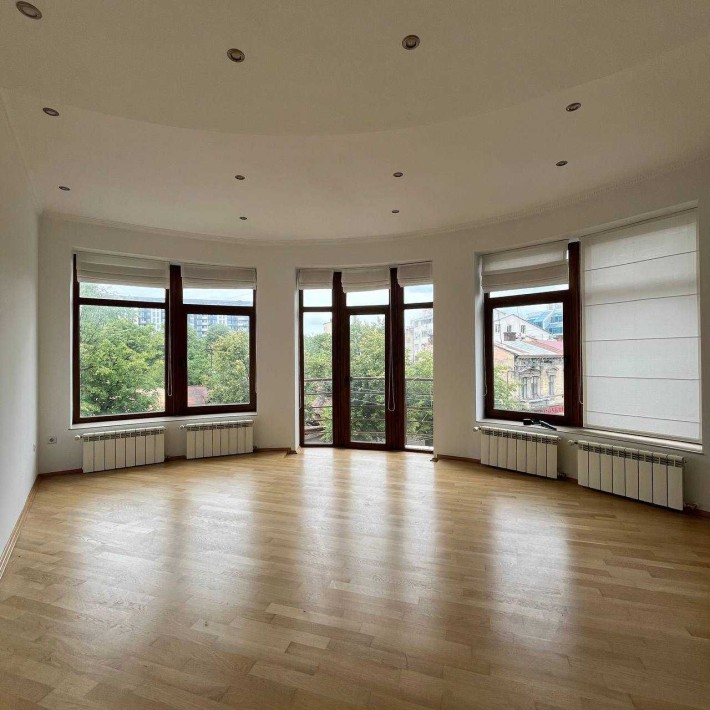 3 кім квартира з ремонтом в центрі міста. Коновальця 7А - фото 1