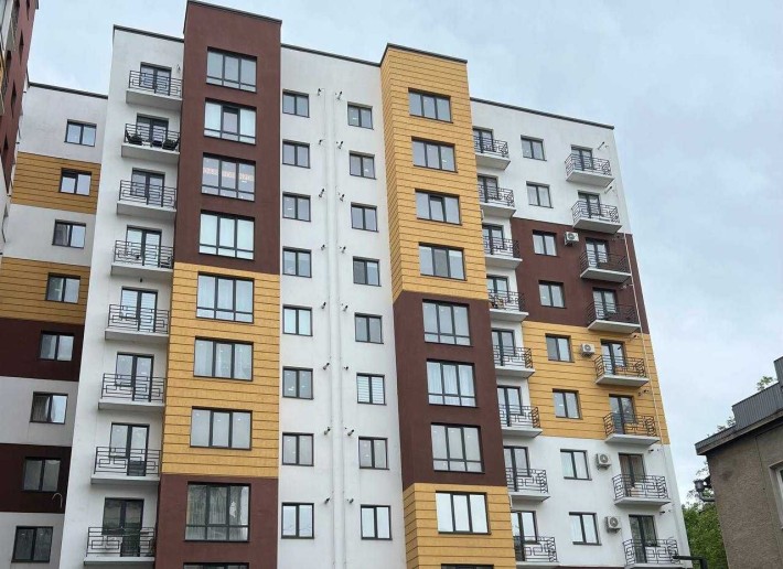 Продаж 2к квартири 68.4 кв. м, на вул. Залізнична - фото 1
