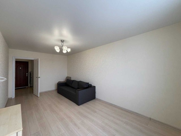 Продам 1 к.квартиру з ремонтом і меблями, центр Броварів. - фото 1