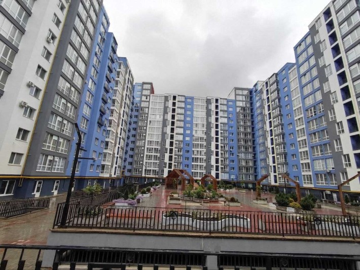 Продам здану 1-кімнатну квартиру в центрі! - фото 1