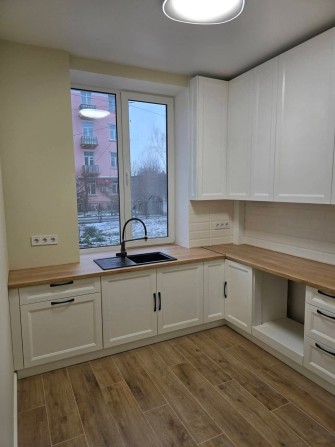Продам 3 кімнатну квартиру в центрі міста ! - фото 1