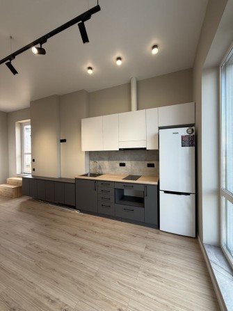 Продаж квартири з ремонтом та терасою 55.6 м2 - фото 1