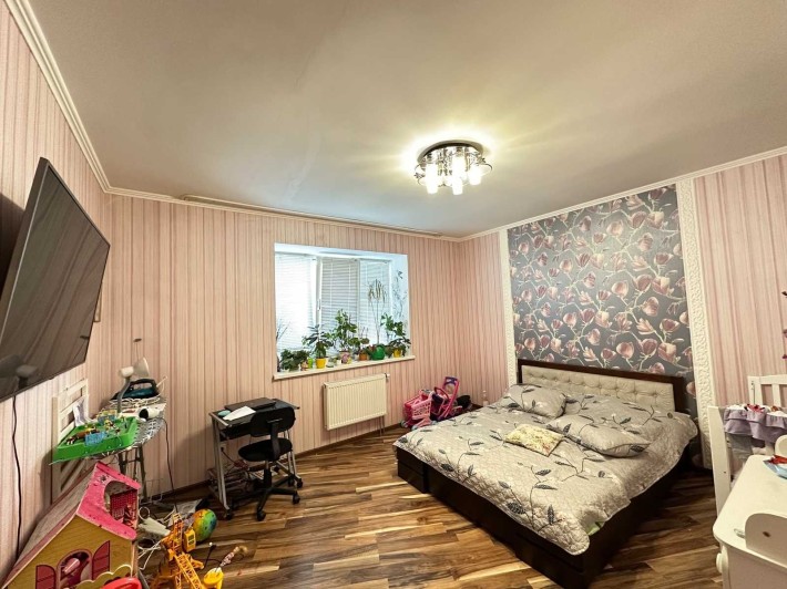 Продаж  великогабаритної  двохкімнатої  квартири. Центр м. Буча. - фото 1