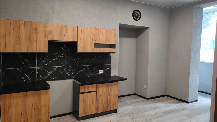 Продам однокімнатну квартиру з свіжим ремонтом та меблями. - фото 1