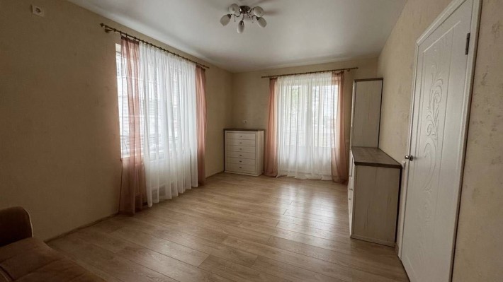 Двокімнатна квартира рн Центрального парку є балкон та гардероб - фото 1