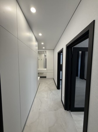 Продам 1 кім. квартиру з ремонтом та меблями - фото 1