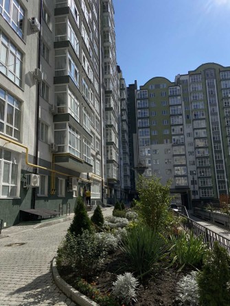 Двокімнатна в центрі,сирець продам квартиру Височна,Бандери 2 кімн - фото 1