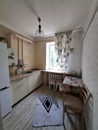 Продам 2х кімнатну сталінку на Універмагі - фото 1