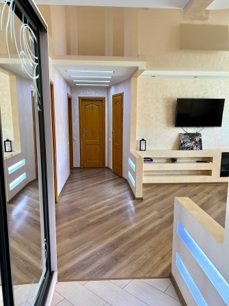Продам сучасну, повністю укомплектовану 4-кімнатну квартиру з ремонтом - фото 1