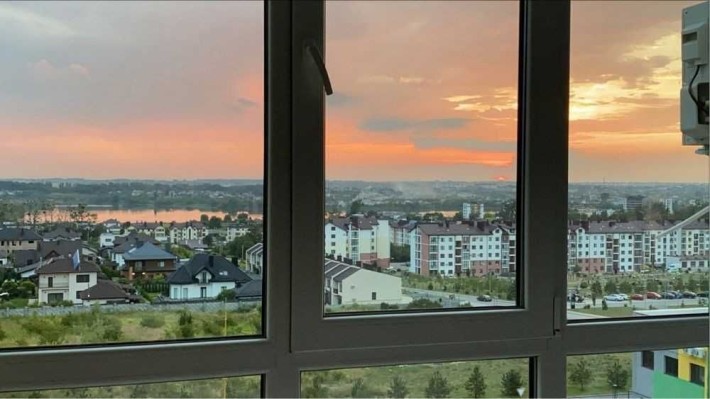Продам затишну  2 кімнатну квартиру,
 з казковим краєвидом на озеро. - фото 1