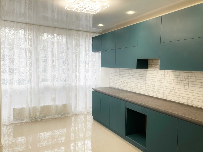 ЖК Центральный! Продам 2х комнатную квартиру с классным ремонтом! - фото 1