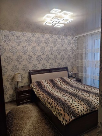 Продам 3-кімнатну квартиру з ремонтом в цегляному будинку - фото 1