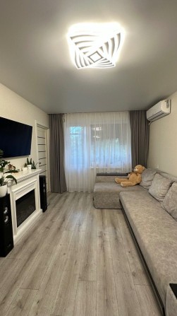 Продається 3-кімнатна квартира з ремонтом "заходь і живи" - фото 1