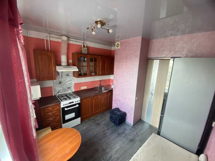 Комфортна 1 кімнатна квартира в затишному районі, з меблями L - фото 1
