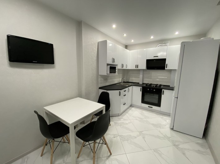 Продам 1 кімнатну квартиру в ЖК «Еспланада» з мебелью та технікою, а/о - фото 1