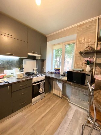 Продам 2-кімнатну з ремонтом в спальному районі, вул. Олександра Олеся - фото 1