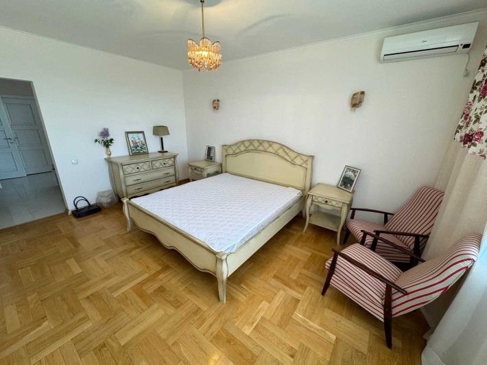Продаж трикімнатної квартири в центрі в новобудові - фото 1
