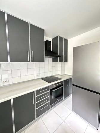 Продам 2 кімнатну квартиру по вул.Комарова (парк Жовтневий) з ремонтом - фото 1