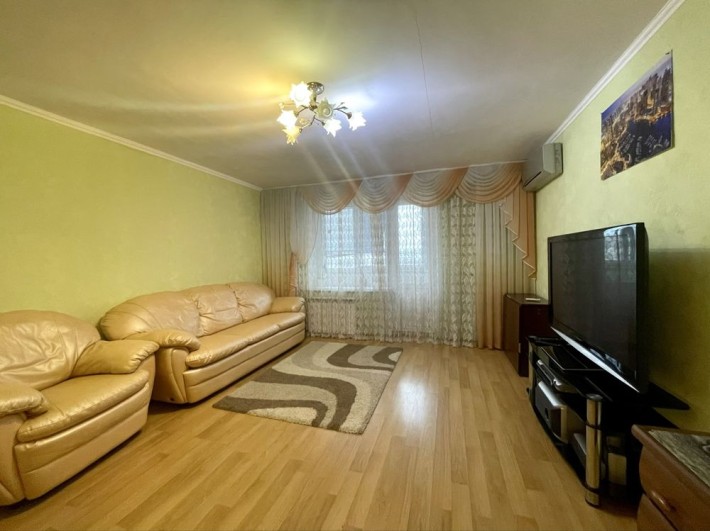 Продам 3 кімнатну квартиру в цегляному будинку - фото 1