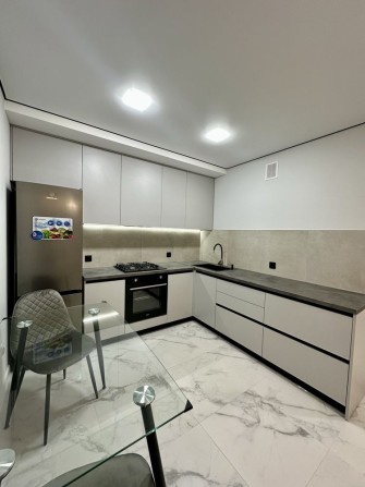 Продаж квартири з новим євроремонтом - фото 1