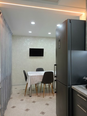 Простора 3-кімнатна квартира з кухнею 15м2 в м.Суми, район Хімістечко - фото 1