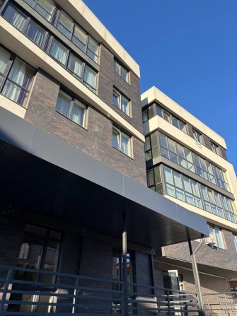 3 кім. квартира ЄОСЕЛЯ 
центр, новобудова 
БК " КромаксБуд"
Поверх - фото 1