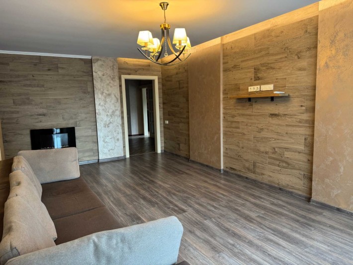 3-кімнатна квартира в центрі міста, 3 поверх, цегляний будинок - фото 1
