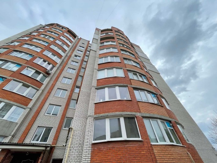 Прекрасна, простора, світла 3к.квартира неподалік Центру - фото 1