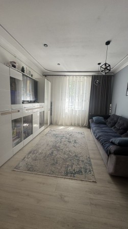 Продається 3 х кімнатна квартира з ремонтом - фото 1