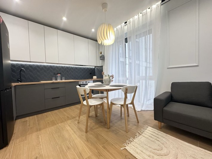 Продам 1-кімнатну квартиру з ремонтом в Новобудові! - фото 1