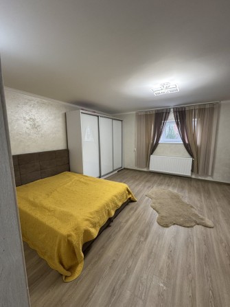 Продається 1 кімнатна новобудова  по вул. Кобринської Н. в центрі. - фото 1