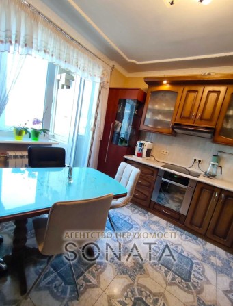 Продаж трикімнатної квартири в центрі міста - фото 1
