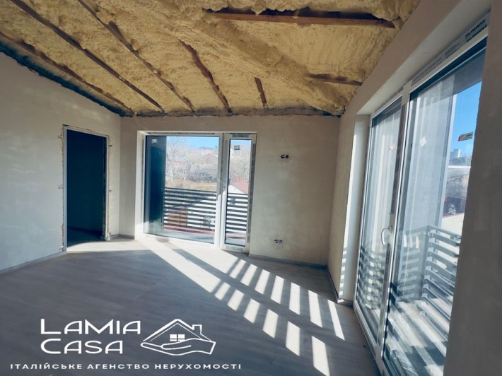 Продаж 3 кімнатноі новобудови в центрі. Частковий ремонт - фото 1