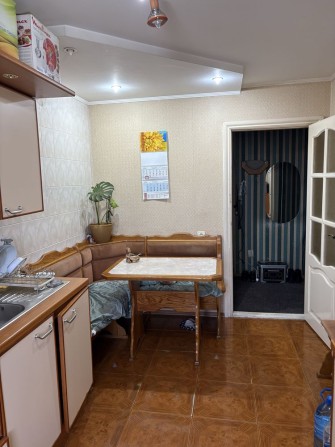 Продам 3-х кімнатну квартиру на Ближньому Замості по вул. Довженка 40. - фото 1