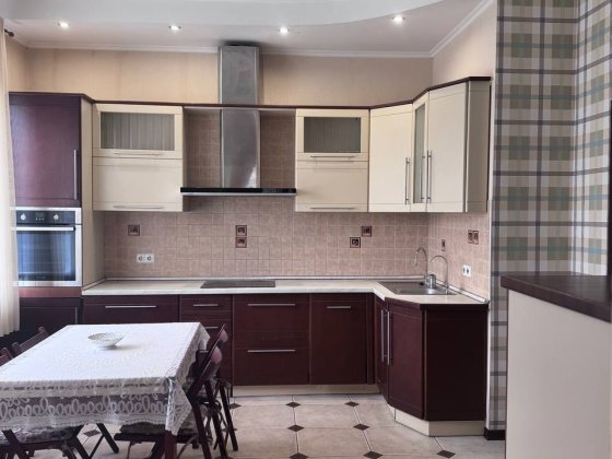 Продаж 2 к квартири з ремонтом по вул. Урлівська, 16/37, метро Позняки Киев