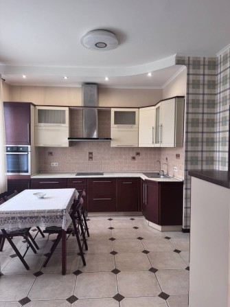 Продаж 2 к квартири з ремонтом по вул. Урлівська, 16/37, метро Позняки - фото 1