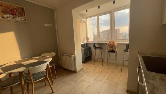 2 кімнатна квартира, з ремонтом, біля метро - фото 1