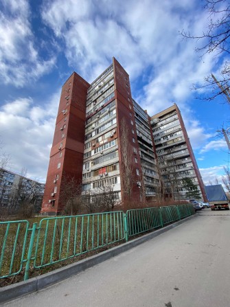 Продам ВИДОВУ  4-кімнатну квартиру в одному з найкращіх будинків - фото 1