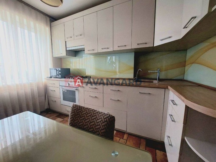 Продам затишну 3 кімнатну квартиру на вул. Березинській - фото 1