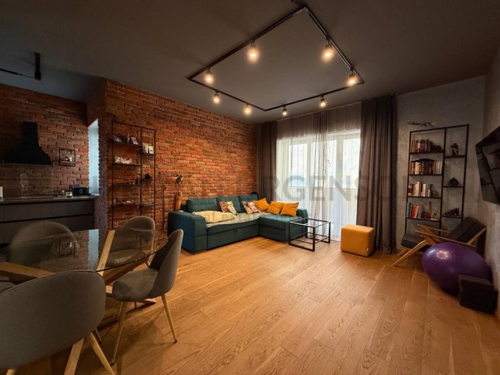 Продаж 2к квартири 64 м.кв / Центр - фото 1
